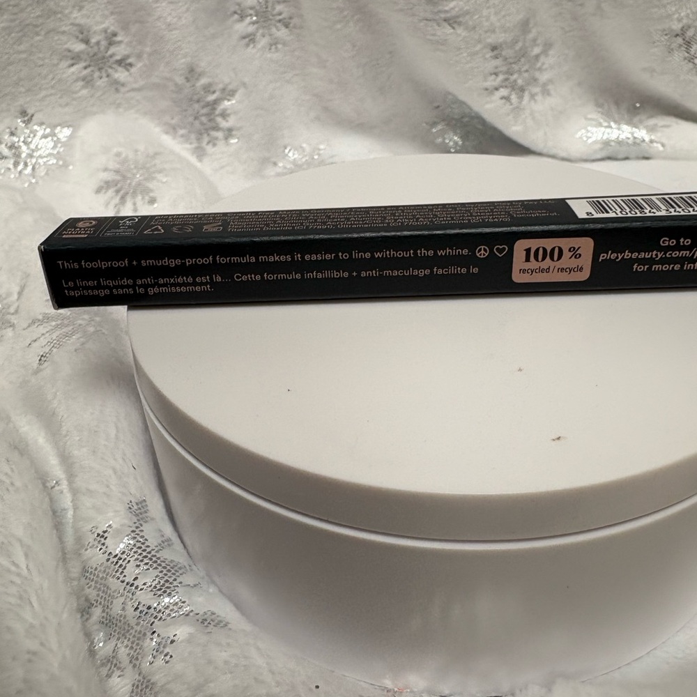 Pley Liquid Asset Foolproof Eyeliner in Purple Pley Full Size NIB - Picture 3 of 5